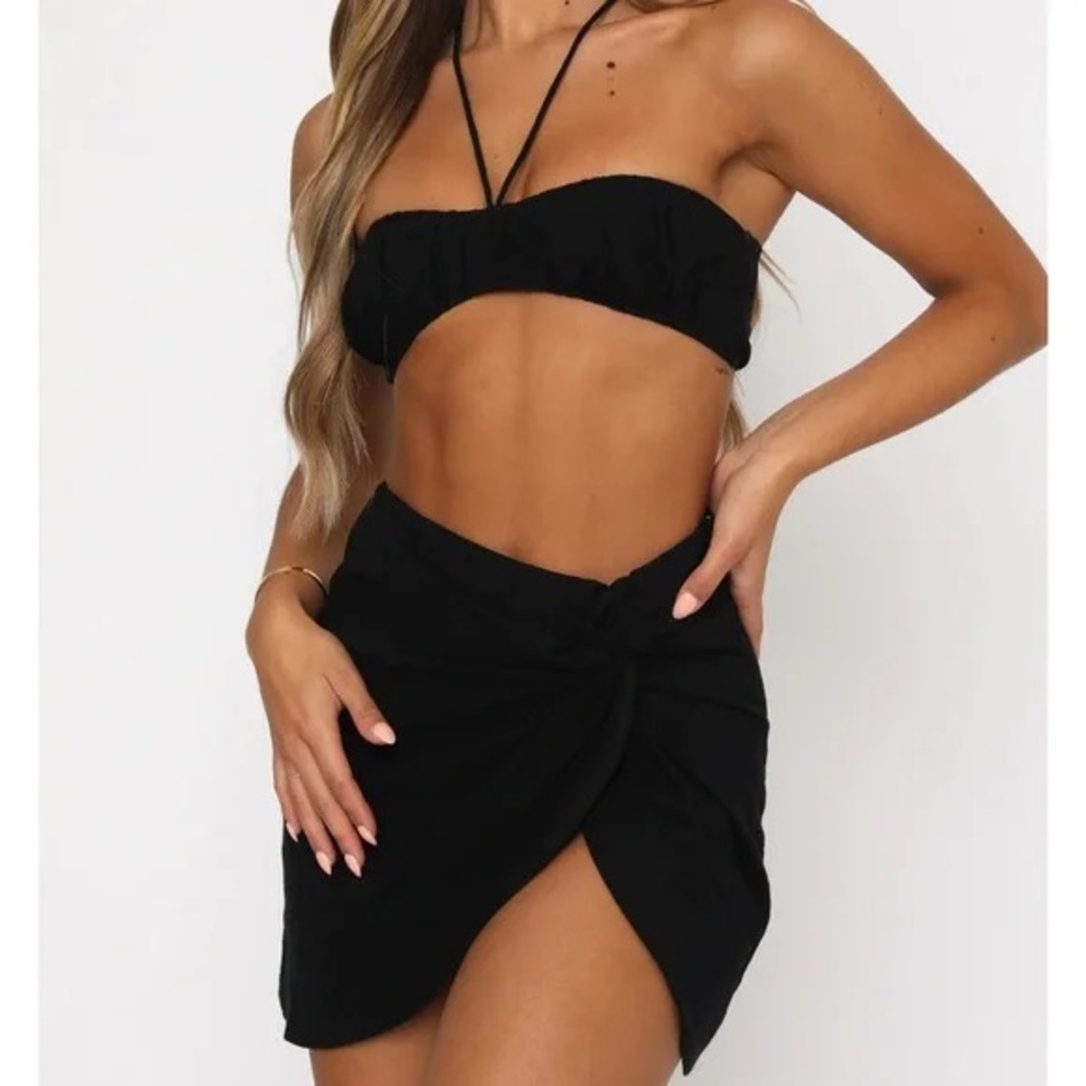 Italian Romance Crop & Sunset Views mini skirt in Black size small - Picture 2 of 10